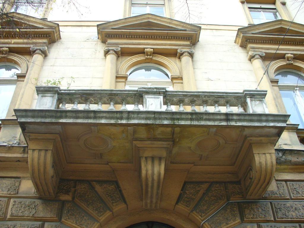 Budapest Tourist Apartments - Jozsef Koerut Bagian luar foto