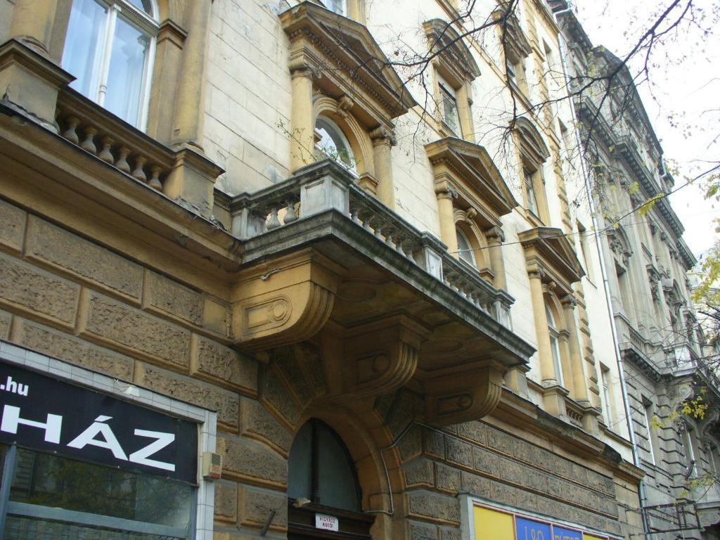 Budapest Tourist Apartments - Jozsef Koerut Bagian luar foto