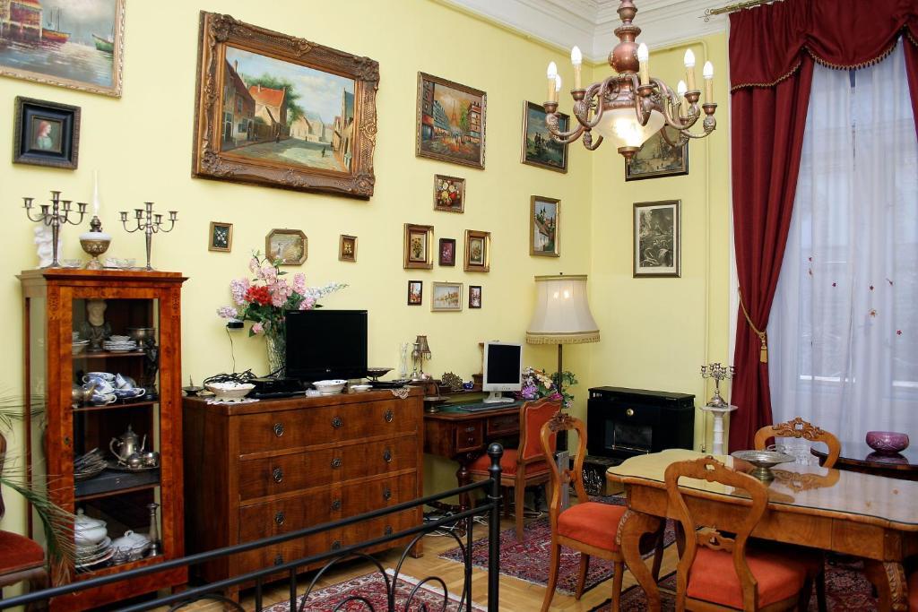 Budapest Tourist Apartments - Jozsef Koerut Bagian luar foto