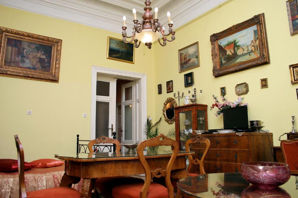 Budapest Tourist Apartments - Jozsef Koerut Bagian luar foto