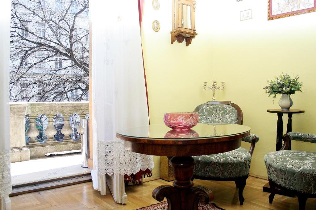 Budapest Tourist Apartments - Jozsef Koerut Bagian luar foto
