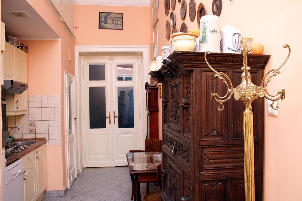 Budapest Tourist Apartments - Jozsef Koerut Bagian luar foto