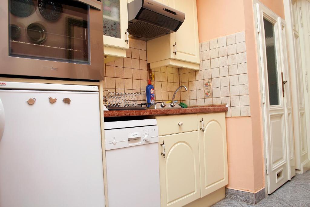 Budapest Tourist Apartments - Jozsef Koerut Ruang foto
