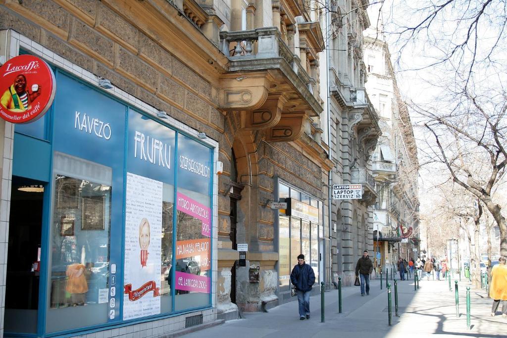 Budapest Tourist Apartments - Jozsef Koerut Ruang foto